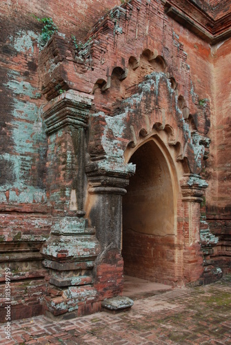 Porte de temple, Bagan, Myanmar/Birmanie