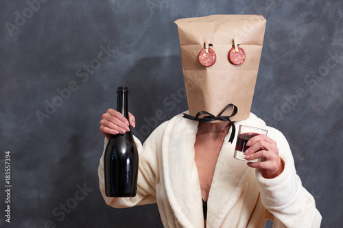 Wall Mural Unknown lady with a package on her head drinking alcohol cocktail