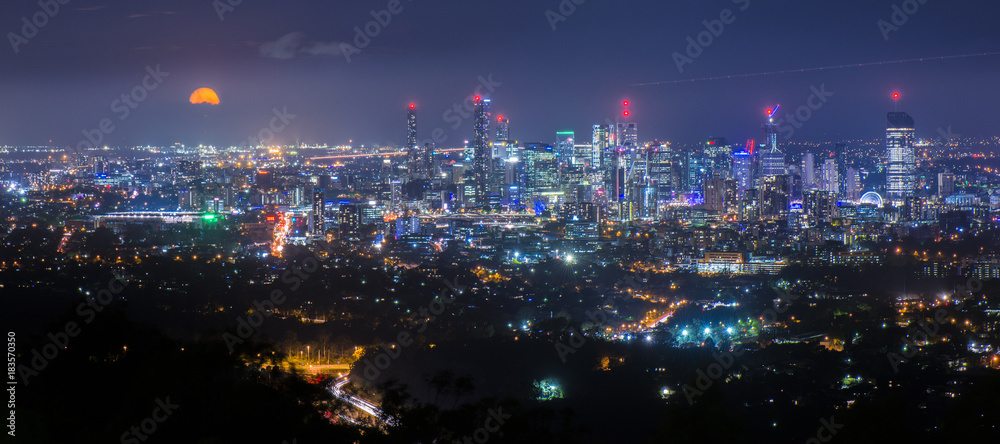 Fototapeta premium View of Brisbane from Mount Coot-tha at night. Queensland, Australia.