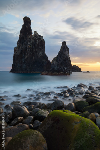 Klippen an der Madeira-Küste bei Ribeira da Janela