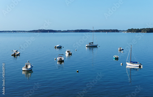 Bateaux dans le golfe du Morbihan © hassan bensliman
