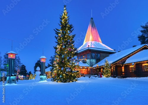 Obraz na plátně Arctic Circle lamps in Santa Office in Santa Village evening