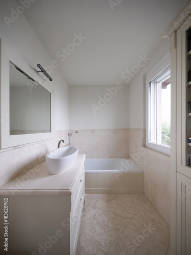 Marble bathroom well finishes