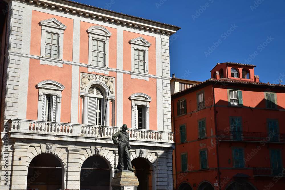 Naklejka premium Statue de Garibaldi à Pise en Toscane, Italie