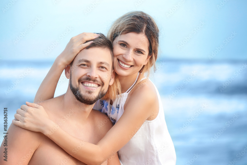Fototapeta premium Happy couple on sea beach at resort