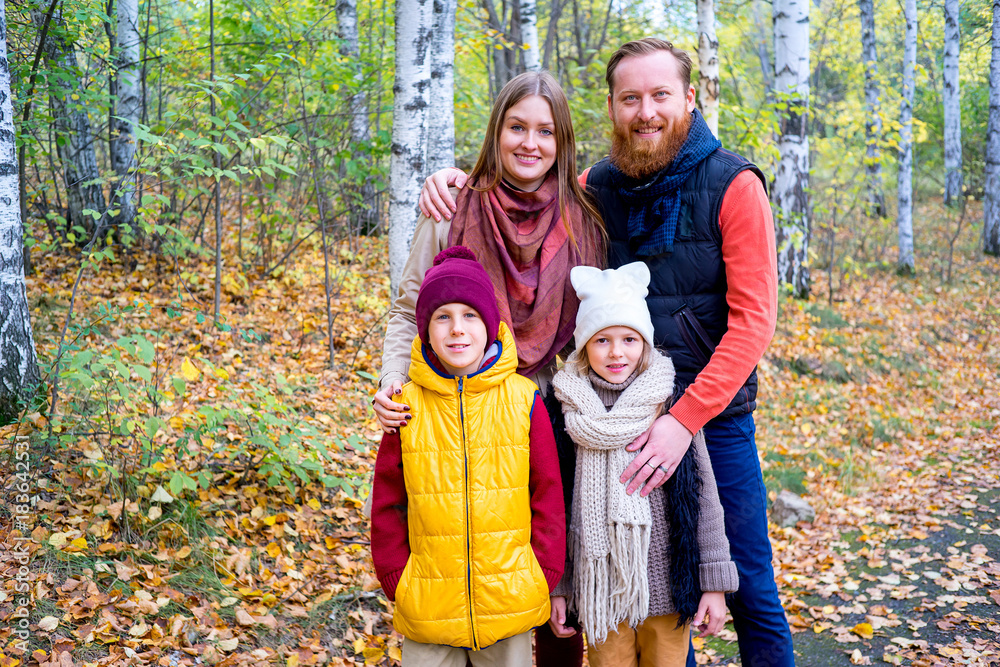 Fototapeta premium Family in an autumn park