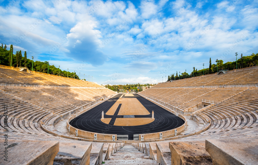 Naklejka premium Stadion Panathenaic w Atenach, Grecja (gospodarzem pierwszych nowoczesnych Igrzysk Olimpijskich w 1896 r.), Znany również jako Kalimarmaro, co oznacza dobry marmurowy kamień.