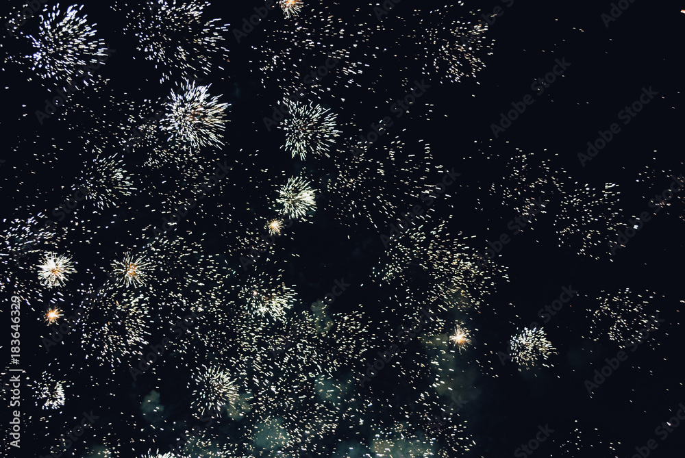 Naklejka premium Exploding bright fireworks against a Night Sky