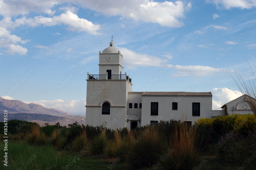 Fototapeta premium Hôtel de Cachi construit sur le plan d'une église - 4