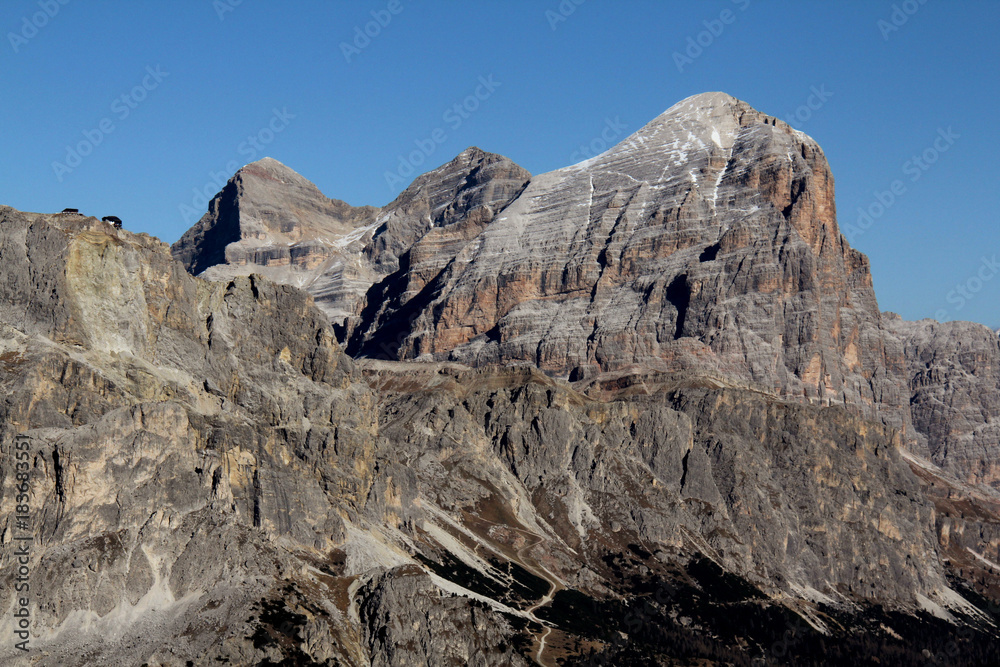 il Lagazuoi e le tre Tofane dal Col di Lana il Lagazuoi e le tre Tofane dal Col di Lana