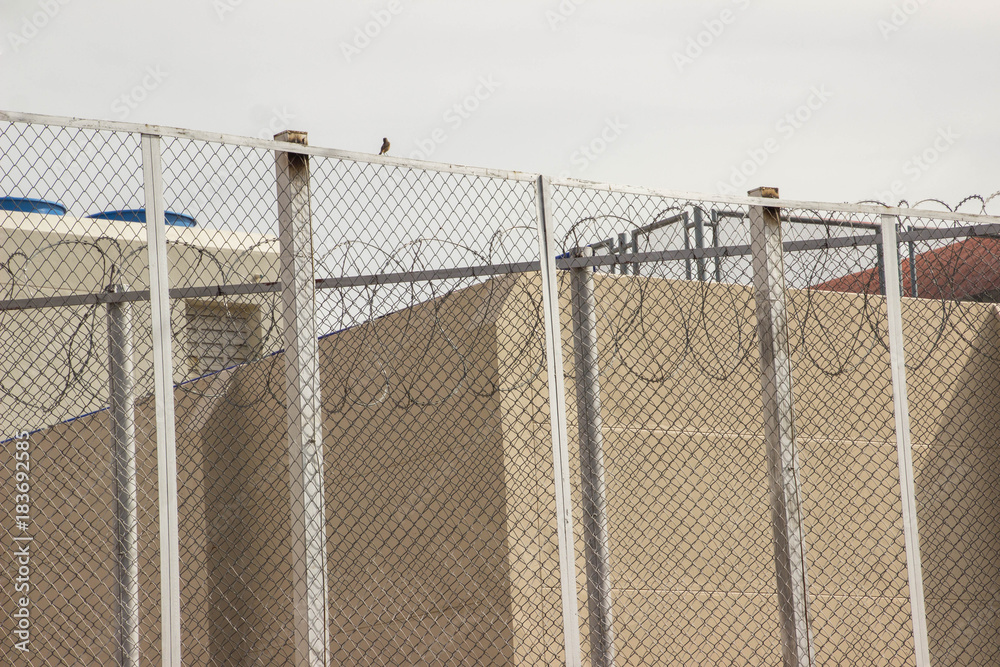The barbed wire barrier to prevent the inmate of the prisoner. The barbed wire barrier to prevent the inmate of the prisoner.