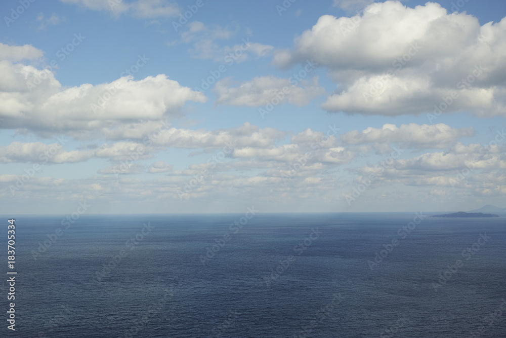 冬の海と青空