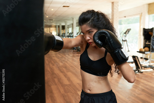 Female boxer © DragonImages