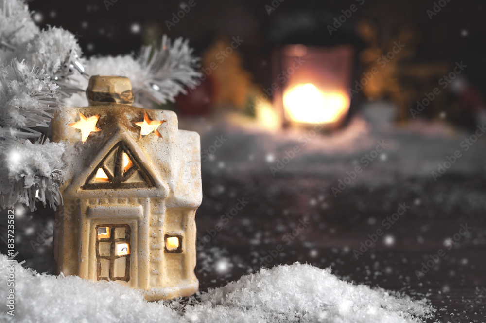 Naklejka premium decorative christmas decorations, a house on a snowy background