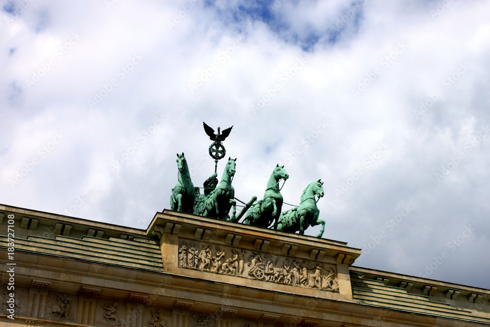 Obraz premium carriage on Berlin Brandenburg Gate Brandenburger Tor, Berlin, Germany