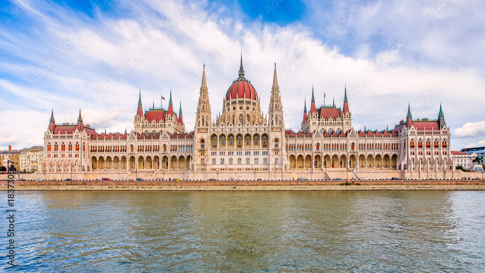 Naklejka premium The Hungarian Parliament Building on the bank of the Danube in Budapest