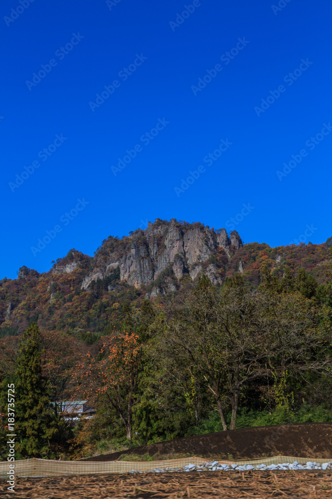  	秋の岩櫃山の風景