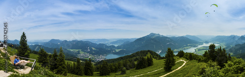 Blick vom Zw  lferhorn auf Sankt Gilgen und den Wolfgangsee  Sankt Gilgen  Salzkammergut  Ober  sterreich    sterreich