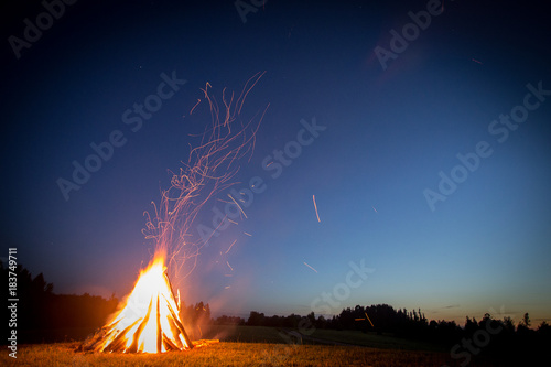 Obraz na plátně Bonfire at night