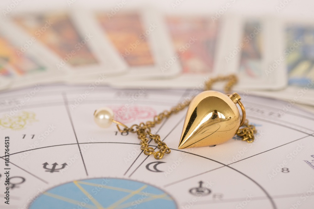 Pendel mit Horoskop und Karten - Esoterik, Wahrsagen, Lebensberatung Stock  Photo | Adobe Stock