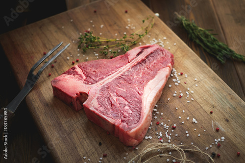 Картината върху платно uncooked t bone steak of beef on the butcher's Board