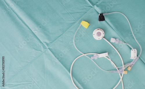 Central venous access device and needle