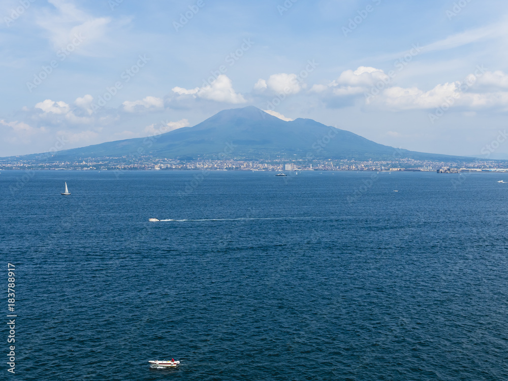 Italien, Kampanien, Neapel, Blick von Castellammare de Stabia über den Golf von Neapel hinten der Vesuv