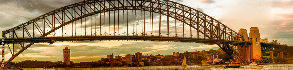 Obraz premium Sydney Harbour Bridge at sunset, New South Wales, Australia