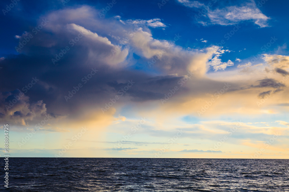 Obraz premium seascape sea horizon and sky.