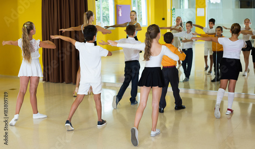 Fototapeta Naklejka Na Ścianę i Meble -  Children learn dance movements