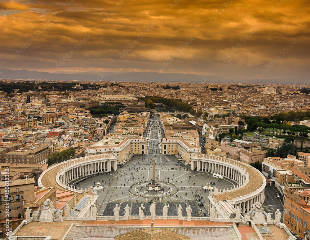 Vista desde el cupola de la Basilica San Pedro en Vaticano