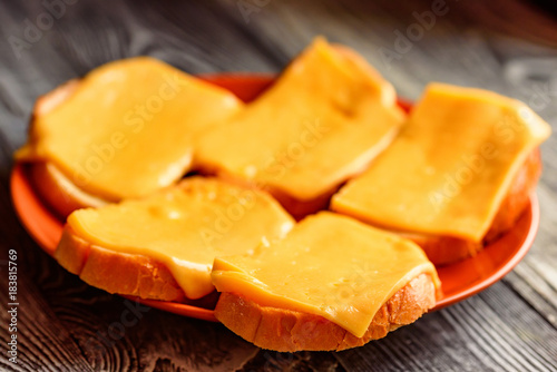 Foto Rarebit or toasted bread with melted cheese
