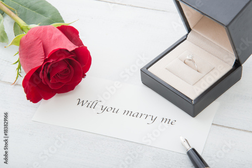 Fototapeta Naklejka Na Ścianę i Meble -  propose message with diamond ring and rose