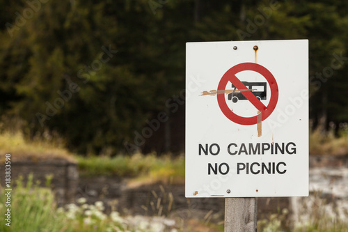 No camping no picnic sign