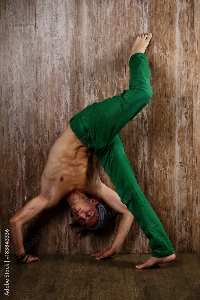 Wunschmotiv: Dancing man, Yoga, Capoeira, Dance, beauty movement #183843336