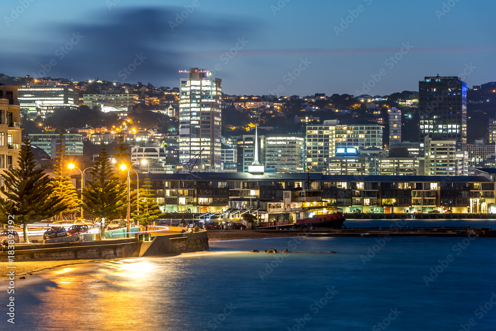 Fototapeta premium Oriental Parade Night View Of Wellington City New Zealand 
