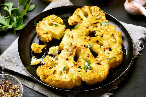 Картината върху платно Roasted cauliflower steak