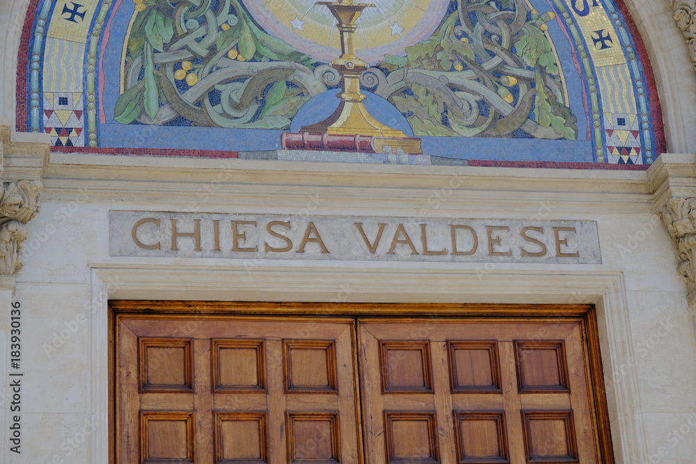 Φωτογραφία Entrance of the Waldensian Evangelical Church (Chiesa Evangelica Valdese, CEV) i
