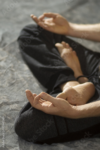 Meditation im Lotussitz mit Handmudra
