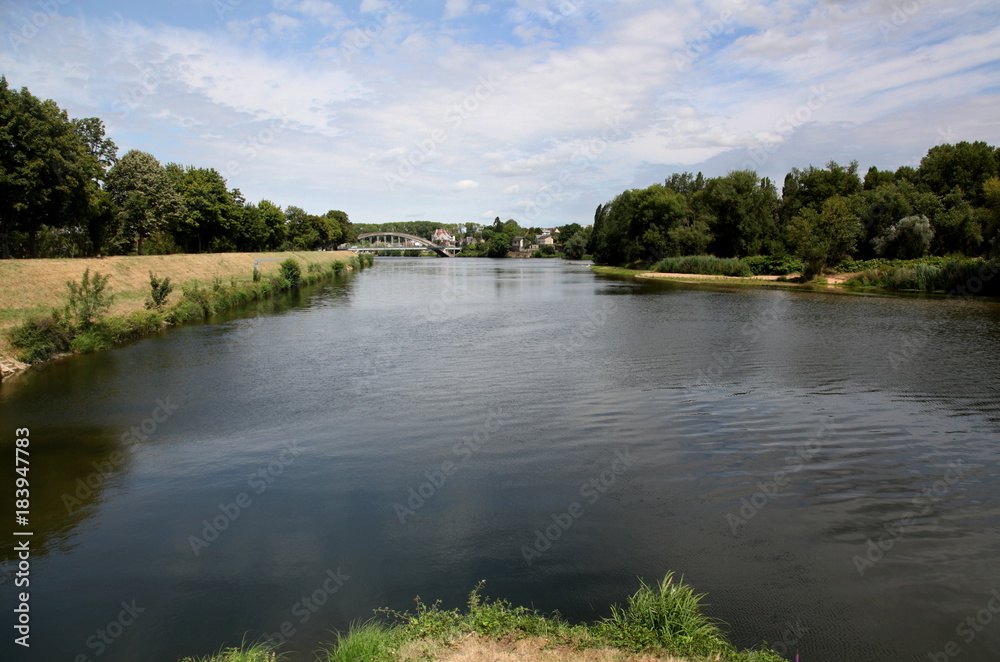 Profitant  de la douceur des rives du canal de la Loire.