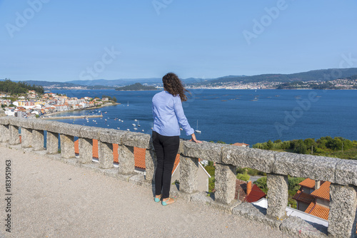 Chica en el mirador de Granxa (Pontevedra, España). photo