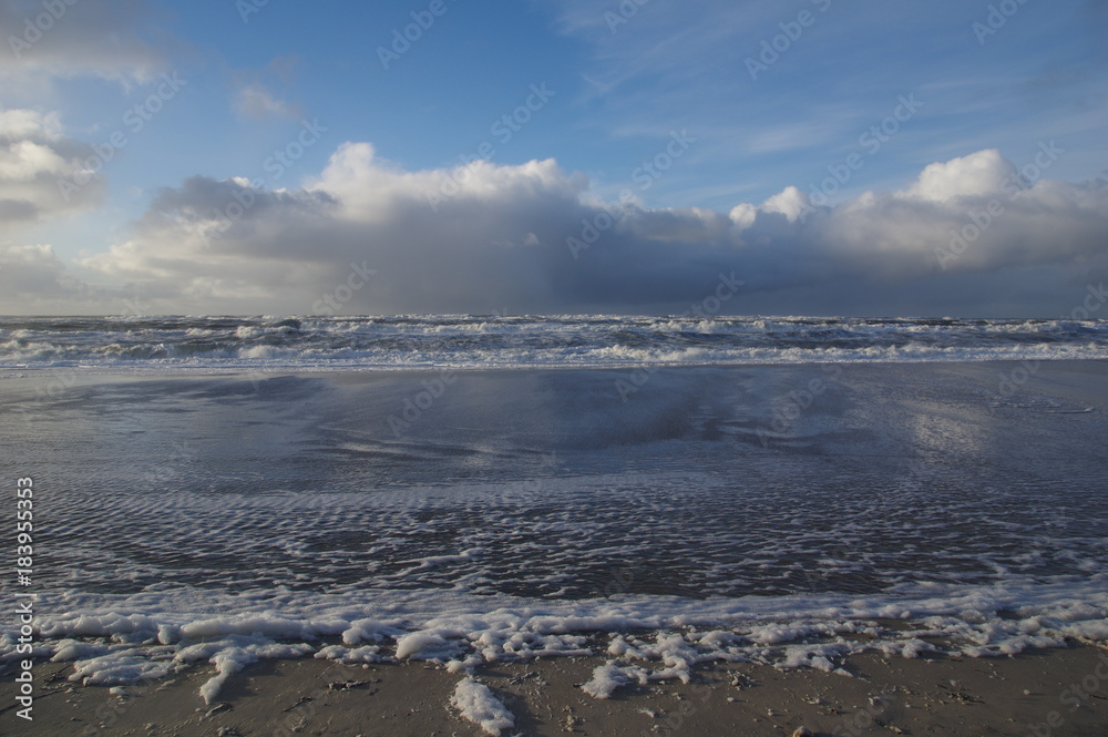 Jütlands Nordseeküste mit Schaum