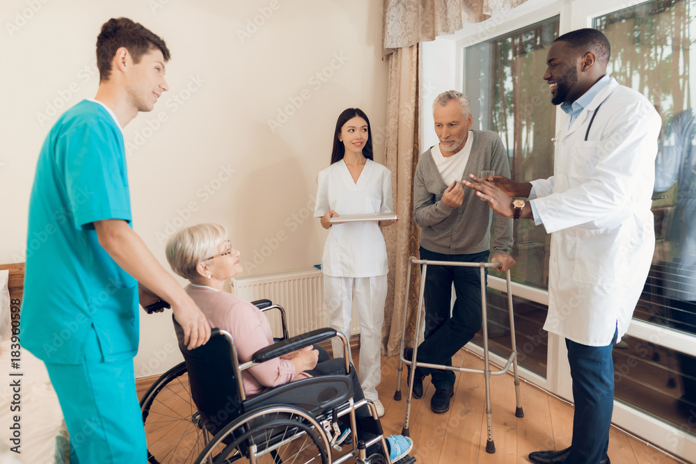 The doctor is talking to an elderly woman in a nursing home. The doctor is talking to an elderly woman in a nursing home.
