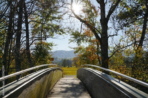 Brücke über eine Quelle zum Greifensee im Kanton Zürich in der Schweiz