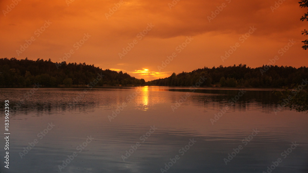 Naklejka premium Sunset with Lake