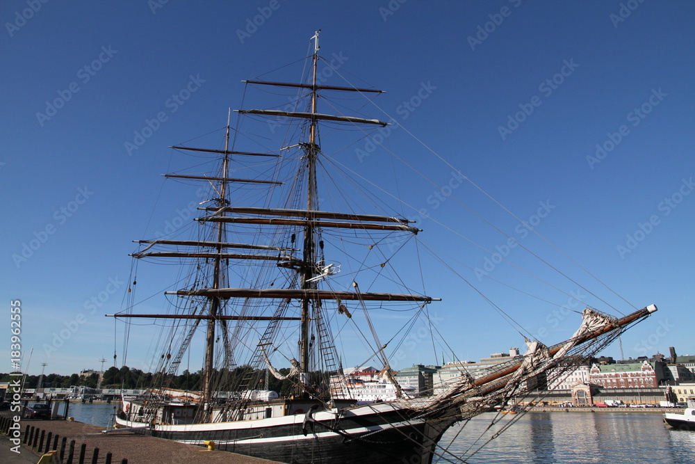 voilier 3 mats barque port Helsinki