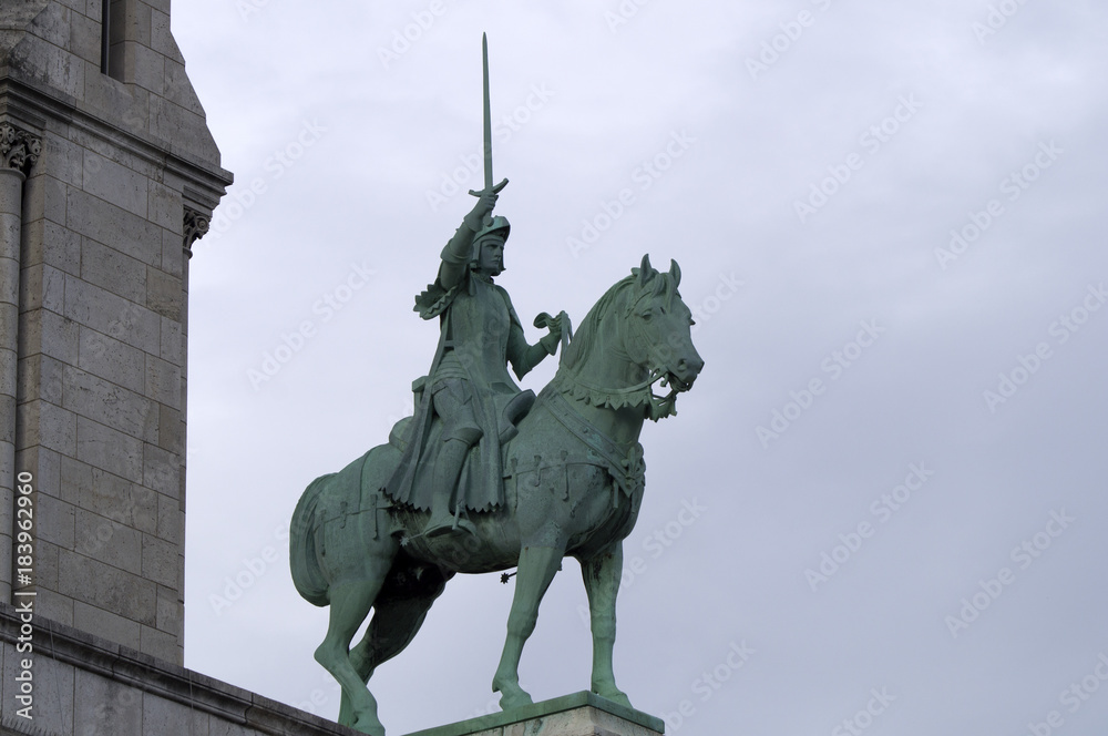 Obraz premium Statue équestre de la Basilique du Sacré-Cœur de Montmartre