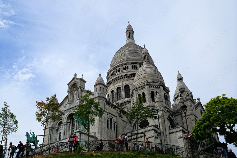 Basilique du Sacré-Cœur de Montmartre depuis la butte