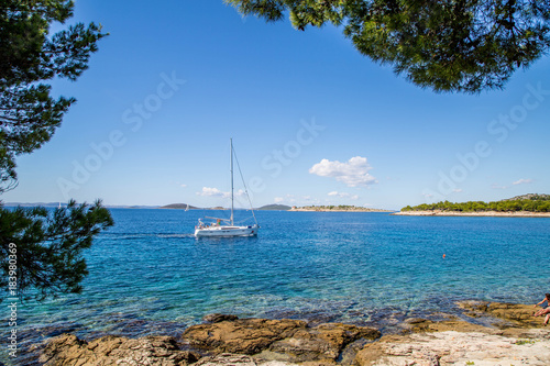Fototapeta Naklejka Na Ścianę i Meble -  traumhafte Buchten und Natur auf den Inseln Kroatiens
