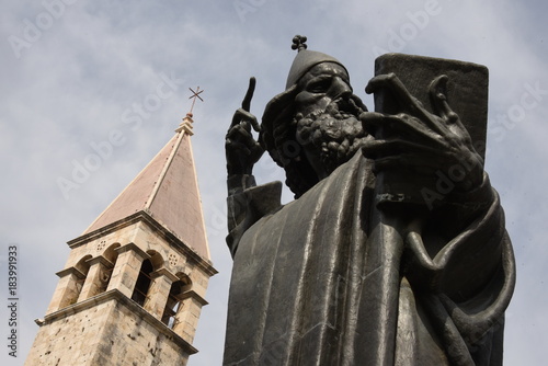 Monumento a Grgur Ninski, Split, Croacia photo